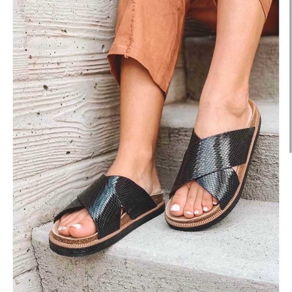 Free People Sidelines Sandals 7 Black Mock Crocodile Sliders Leather Snake